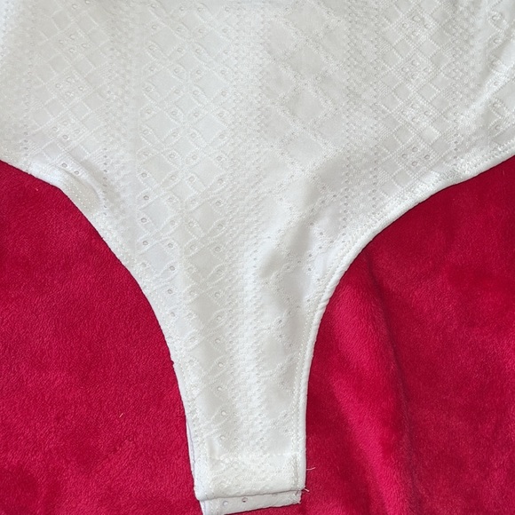 Ivory Eyelet Bodysuit - Picture 3 of 3